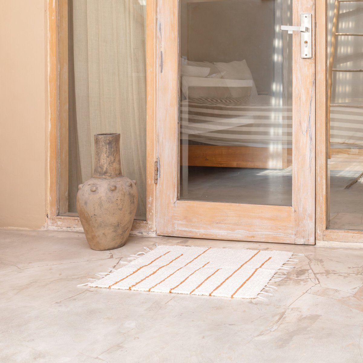 Vloerkleed van wit katoen met bruine strepen 64x51 cm Handgeweven vloermat GIANYAR