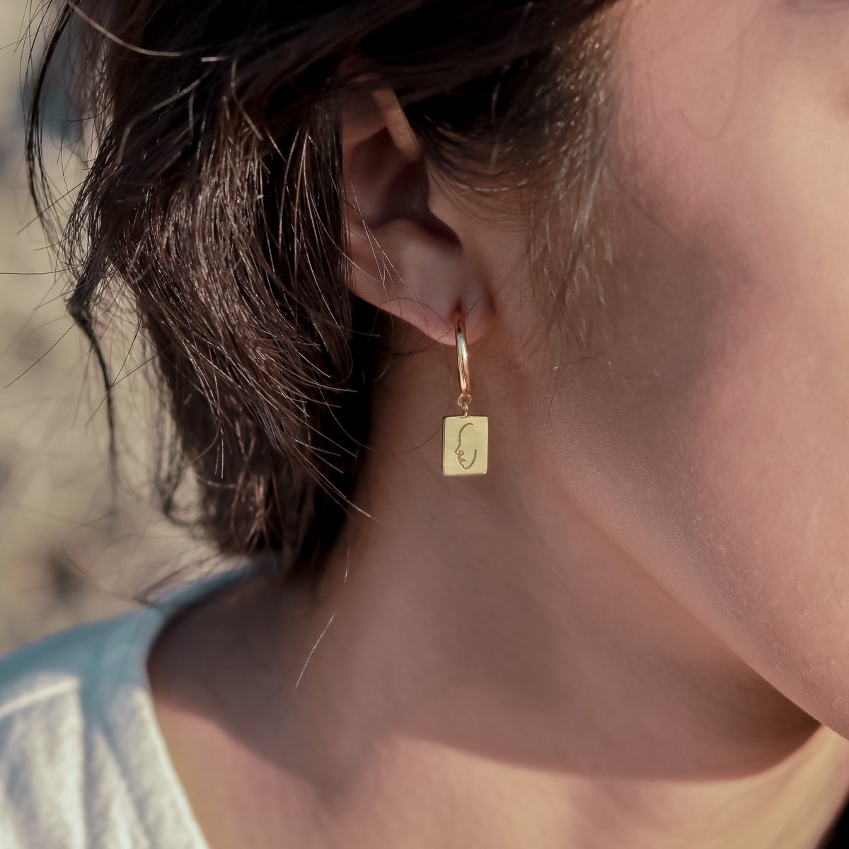 Oorbellen 18k verguld met hanger - oorringen versierd met gravure gezicht - hangende oorbellen gemaakt van 925 zilver goud vermeil - KARTINI goud