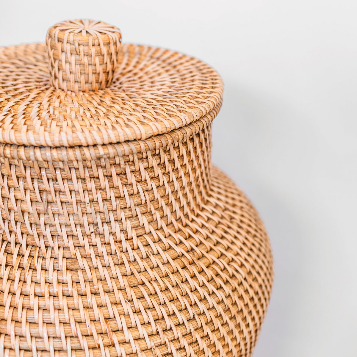 Geweven rotan vaas rond – grote boho decoratieve vaas – vaas hoog en smal – vloervaas handgemaakt van natuurlijke vezels (Ø 30 cm) KIDUNG