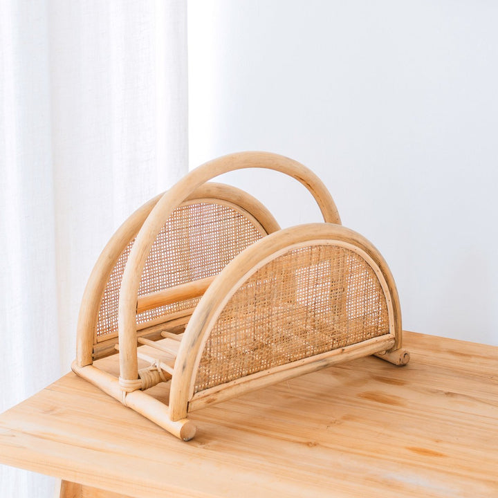 Rotan Krantenrek – Tijdschriftenhouder – Boho Krantenmand – Handgemaakte Rotan Krantenhouder ALOR