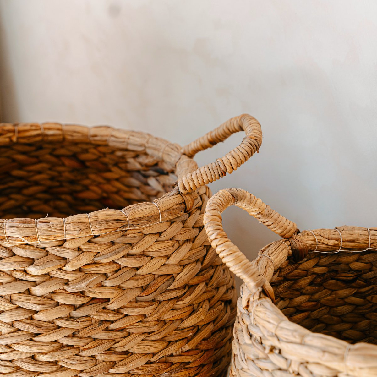 Ronde geweven wasmand - bolvormige boho -mand - natuurlijke plantenmand - grote waterhyacint opslagmand (2 maten) citra