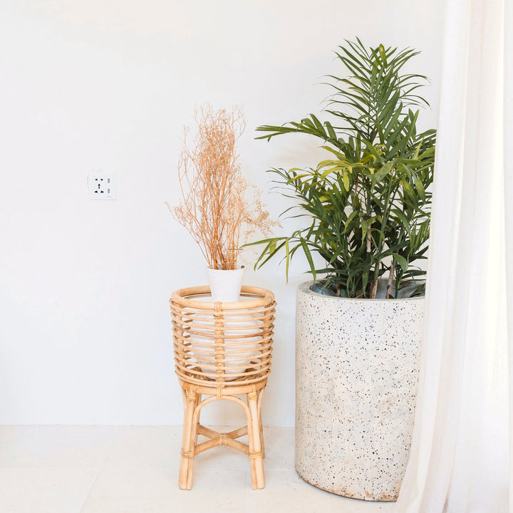 Rotan Plantenstandaard Rond – Boho Plantenbak – Rotan Plantenmand – Natuurlijke Bloemenstandaard voor Potten tot Ø20 cm AKARA