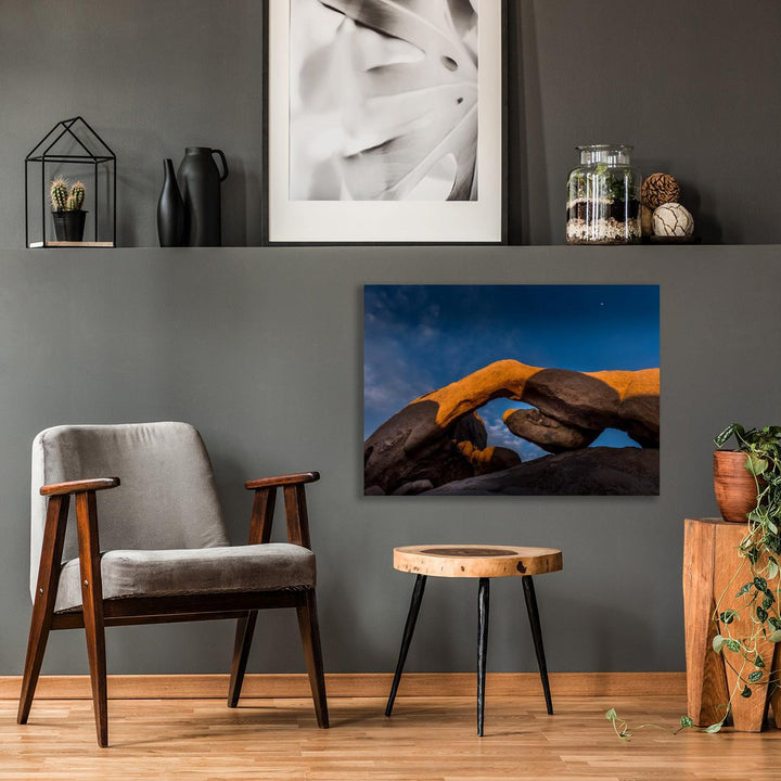 Afbeelding op acrylglas - ARCH ROCK AND MOON-JOSHUA TREE NATIONAL PARK