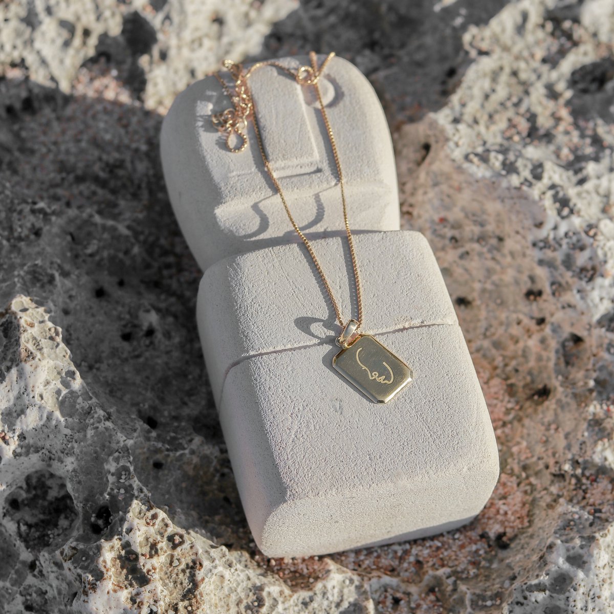 Sierlijke ketting 18k verguld - gouden 40 cm ketting gemaakt van 925 zilver goud vermeil - hanger met gegraveerd gezicht - LOVINA goud