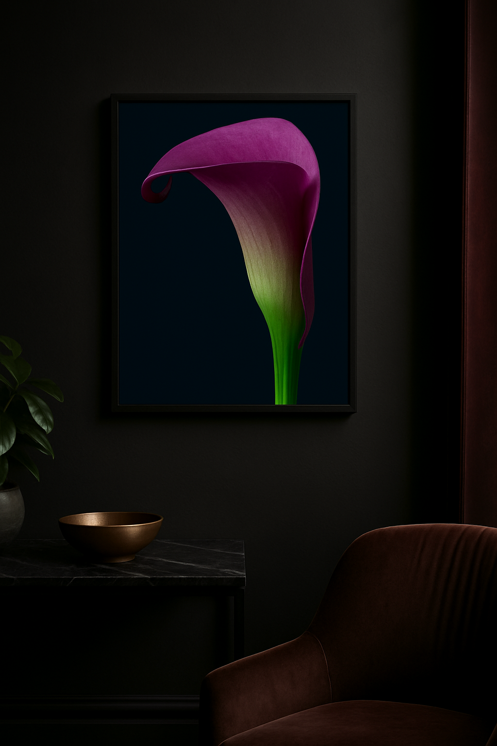 Paarse Calla met Diepblauwe Achtergrond