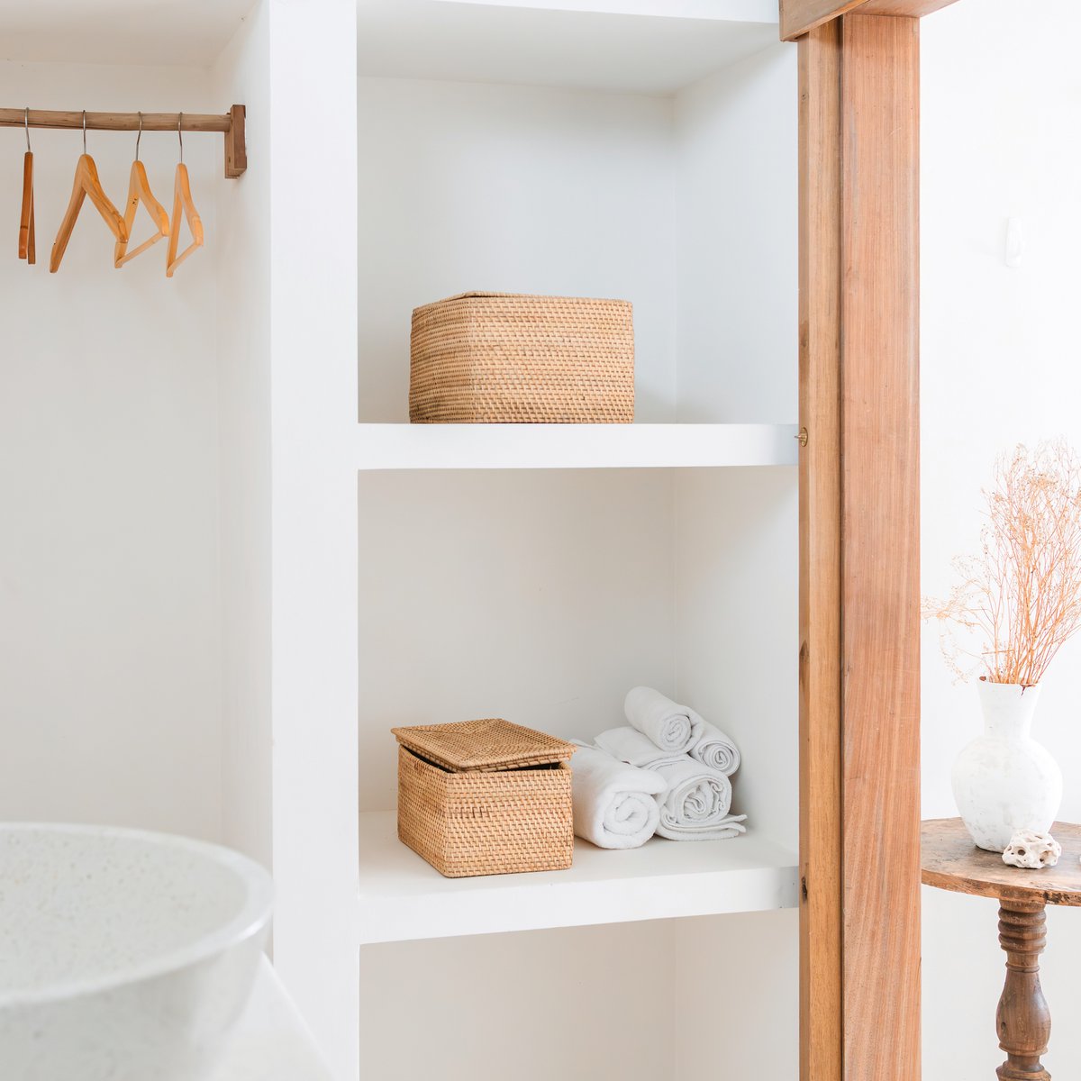 Opbergmand met deksel – Plankmand gemaakt van beige rotan – Handgeweven decoratieve mand GRAHA (2 maten)