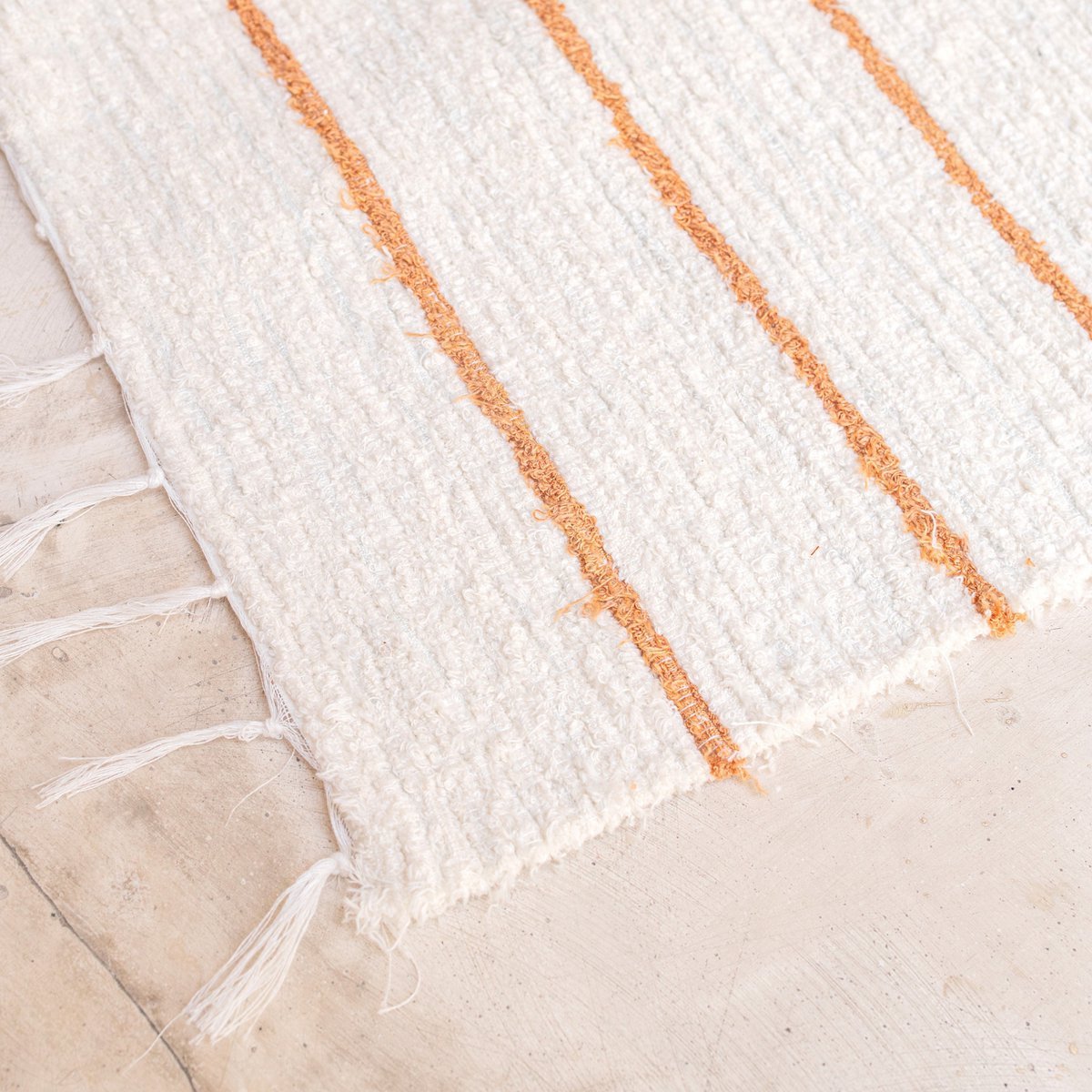 Vloerkleed van wit katoen met bruine strepen 64x51 cm Handgeweven vloermat GIANYAR